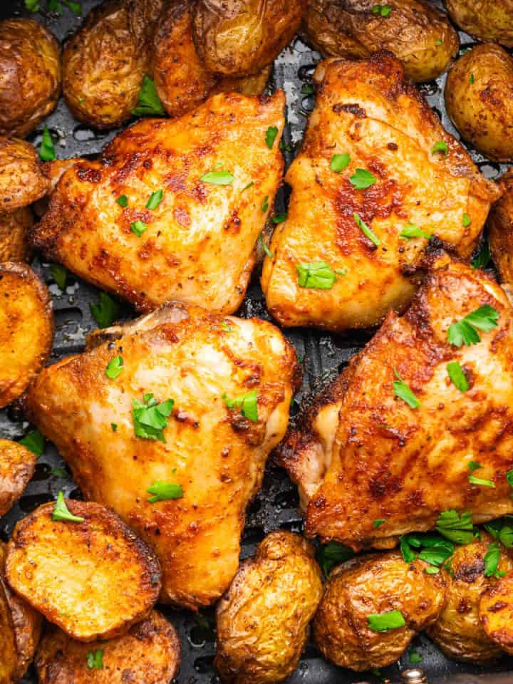 featured image of the cooked chicken thighs and potatoes in the air fryer