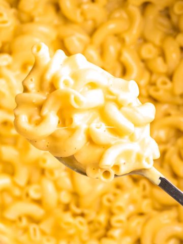 featured image of Mac and cheese in instant pot