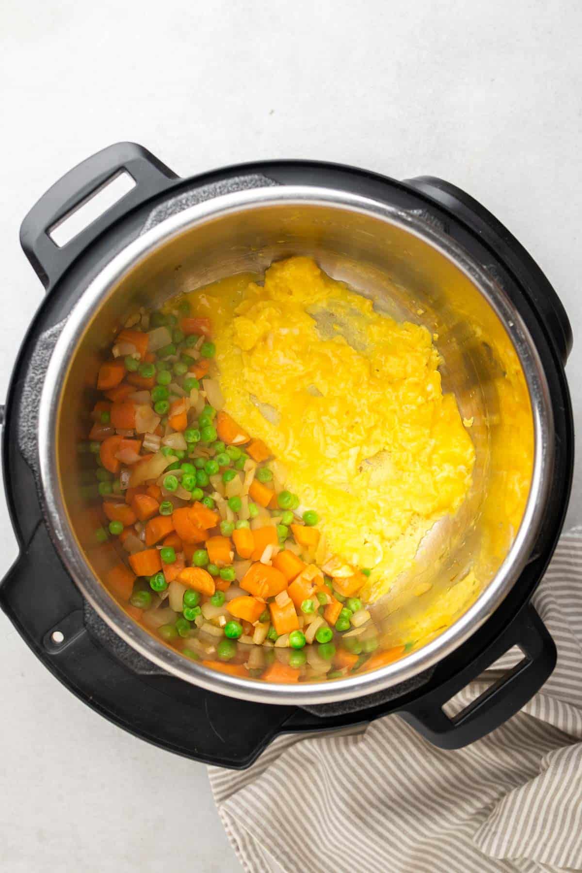 scrambled eggs in the instant pot with the cooked vegetables
