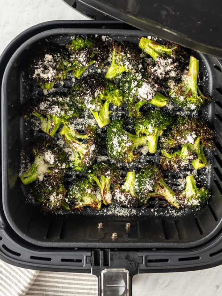 featured image for the air fryer broccoli parmesan