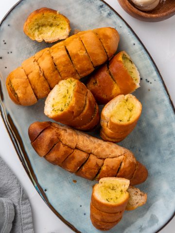 featured image for the air fryer garlic bread