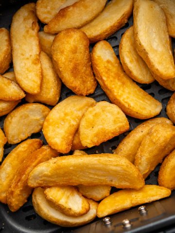 Featured image for the air fryer frozen potato wedges.